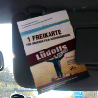 Die Freikarte - Ludolfs-typisch präsentiert im Auto...